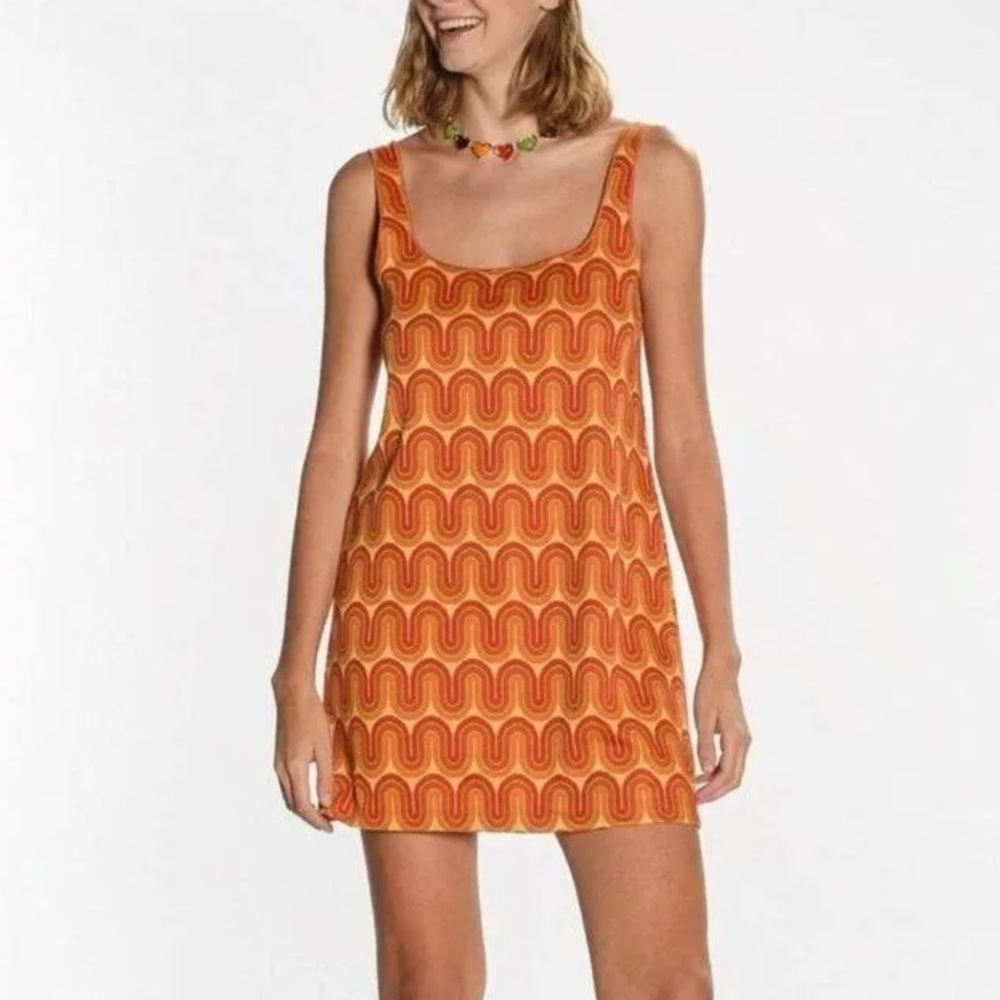Retro patterned 70s style orange and red shift dress. Zara size medium.